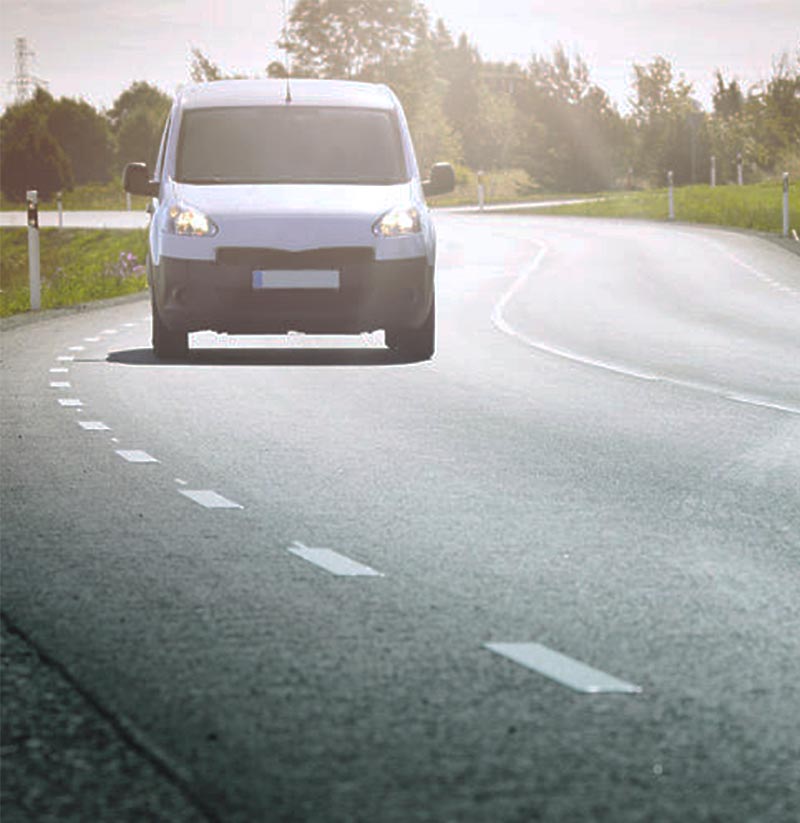 witte bestelwagen voor express leveringen